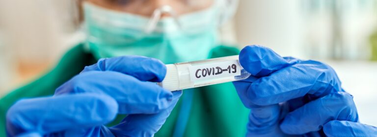Série COVID: In search of the vaccine, the solution is protection and research